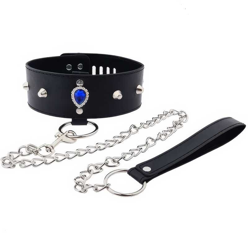 Rollenspiel Mit BDSM Halsband Und Leine