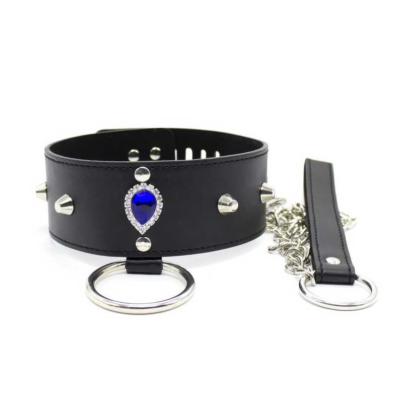 Rollenspiel Mit BDSM Halsband Und Leine