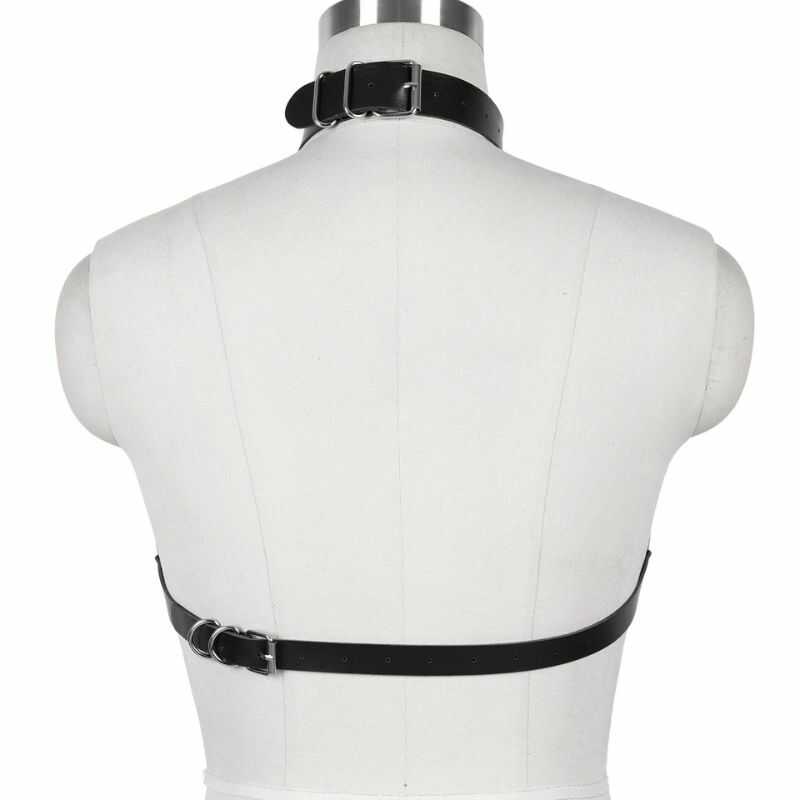 Bondage Harness Frauenbrüste