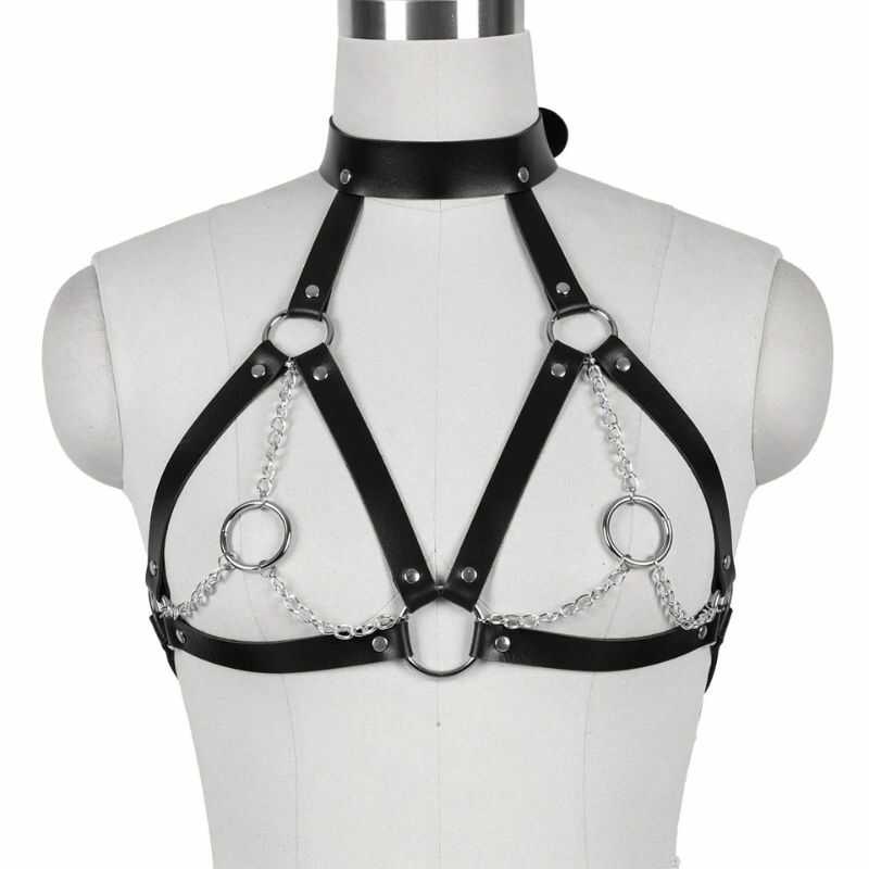Bondage Harness Frauenbrüste