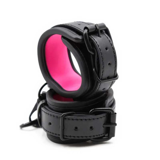 Schwarze Und Rosa Bdsmhandschellen – Produktbild