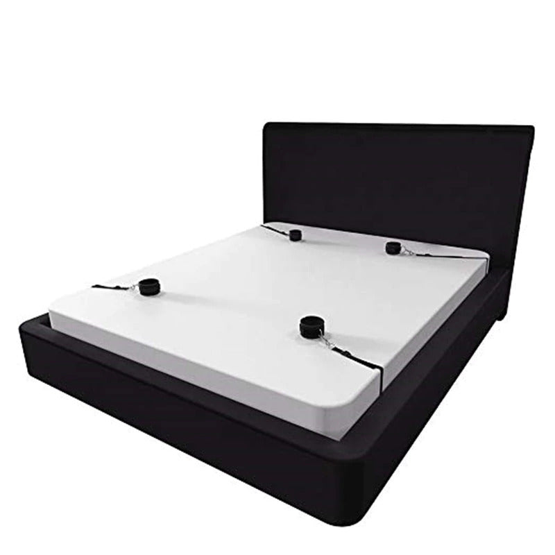 Handschellen von atache im Bett V1