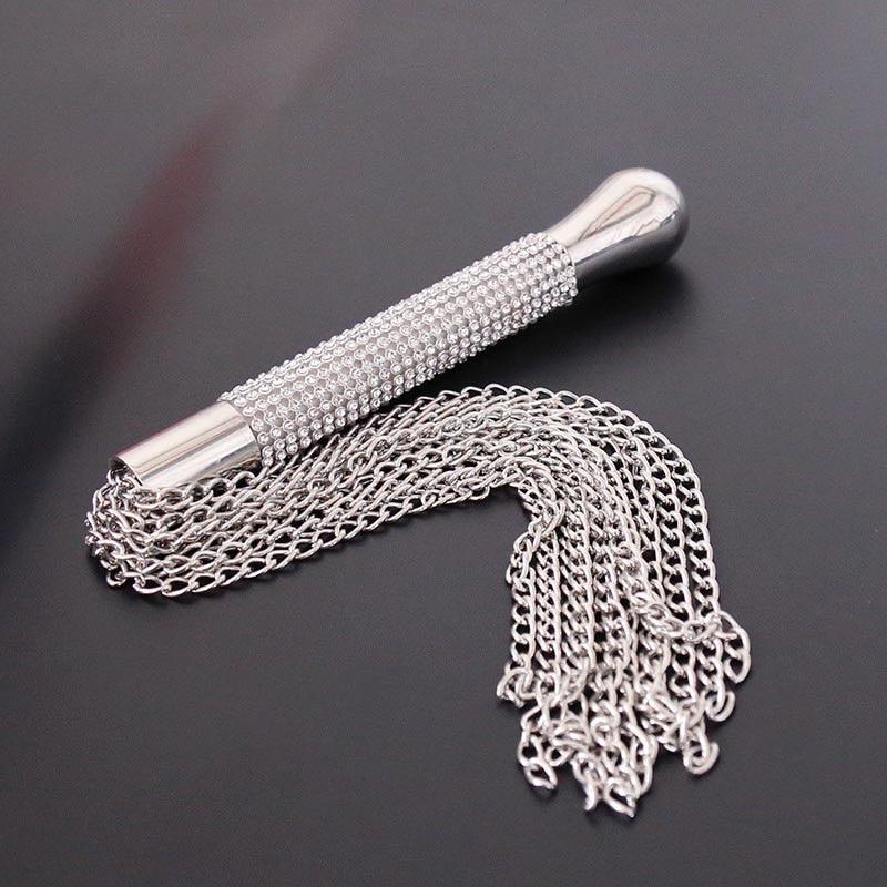 Glamouröse Kette mit Rhinestone Flogger in Silber